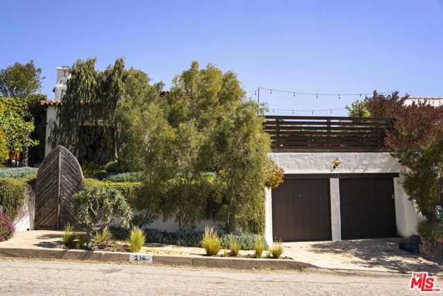 216 Notteargenta Road, Pacific Palisades (los Angeles), CA 90272