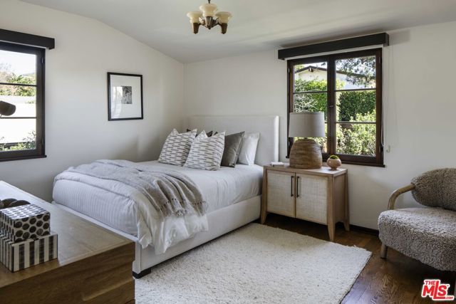 216 Notteargenta Road, Pacific Palisades (los Angeles), CA 90272