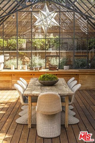 216 Notteargenta Road, Pacific Palisades (los Angeles), CA 90272