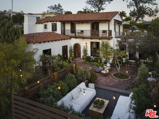 216 Notteargenta Road, Pacific Palisades (los Angeles), CA 90272