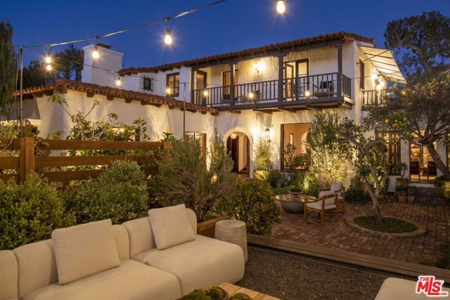 216 Notteargenta Road, Pacific Palisades (los Angeles), CA 90272