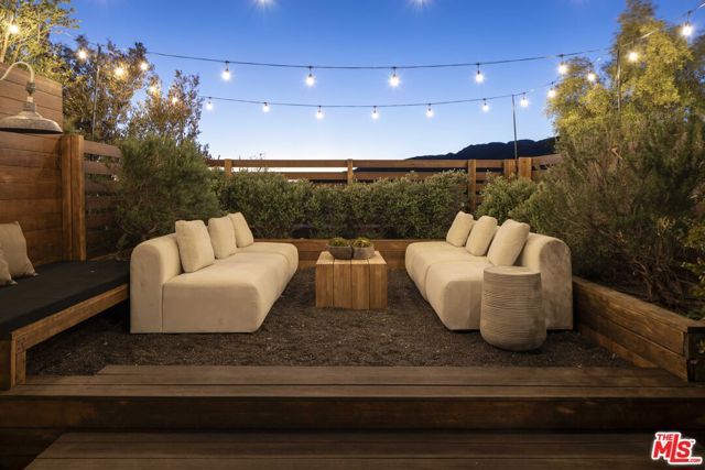 216 Notteargenta Road, Pacific Palisades (los Angeles), CA 90272