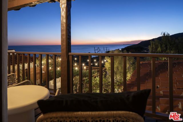 216 Notteargenta Road, Pacific Palisades (los Angeles), CA 90272