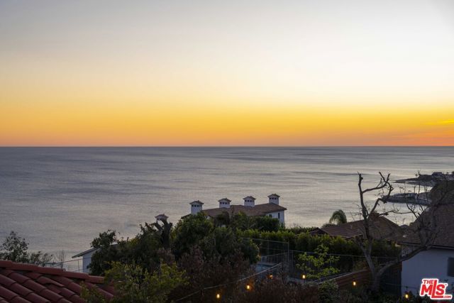 216 Notteargenta Road, Pacific Palisades (los Angeles), CA 90272