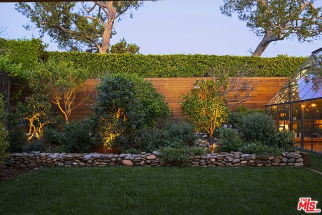 216 Notteargenta Road, Pacific Palisades (los Angeles), CA 90272