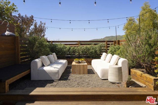 216 Notteargenta Road, Pacific Palisades (los Angeles), CA 90272