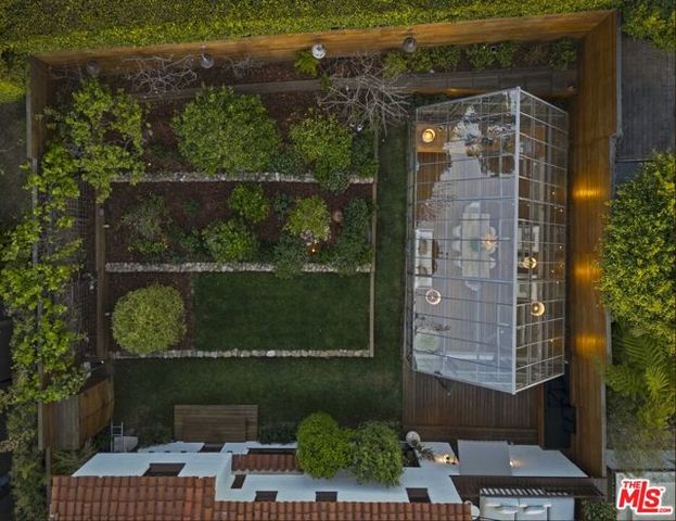 216 Notteargenta Road, Pacific Palisades (los Angeles), CA 90272