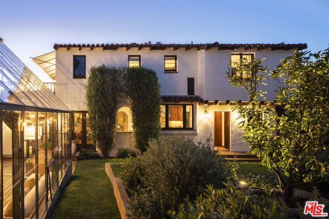 216 Notteargenta Road, Pacific Palisades (los Angeles), CA 90272