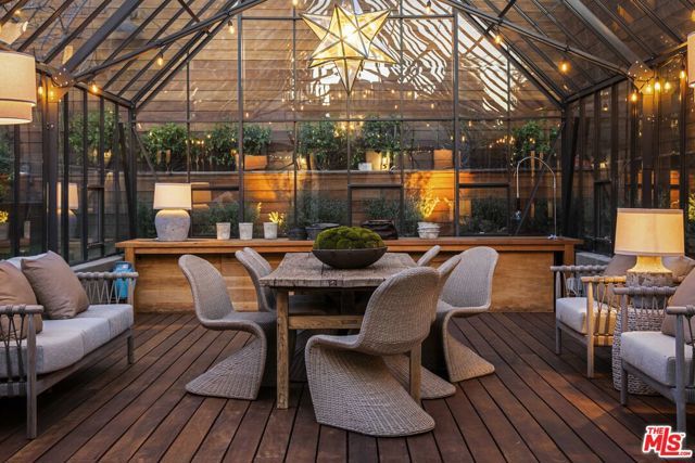 216 Notteargenta Road, Pacific Palisades (los Angeles), CA 90272