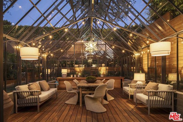 216 Notteargenta Road, Pacific Palisades (los Angeles), CA 90272