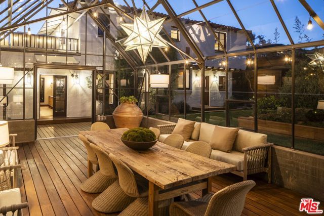 216 Notteargenta Road, Pacific Palisades (los Angeles), CA 90272