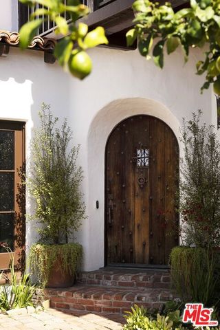 216 Notteargenta Road, Pacific Palisades (los Angeles), CA 90272