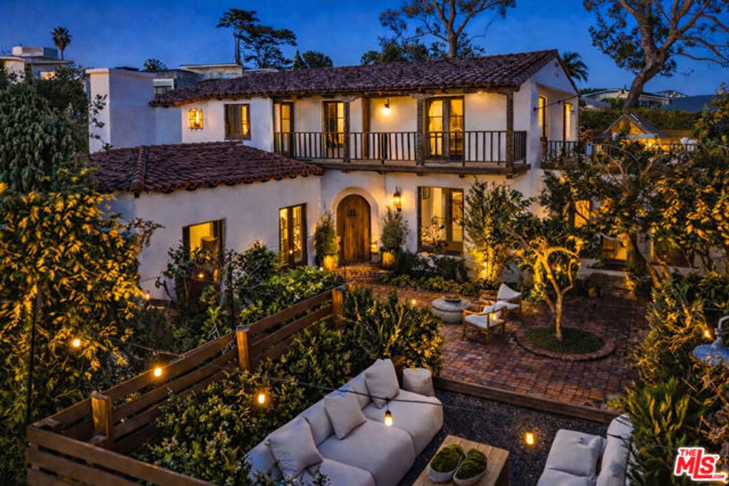 216 Notteargenta Road, Pacific Palisades (los Angeles), CA 90272