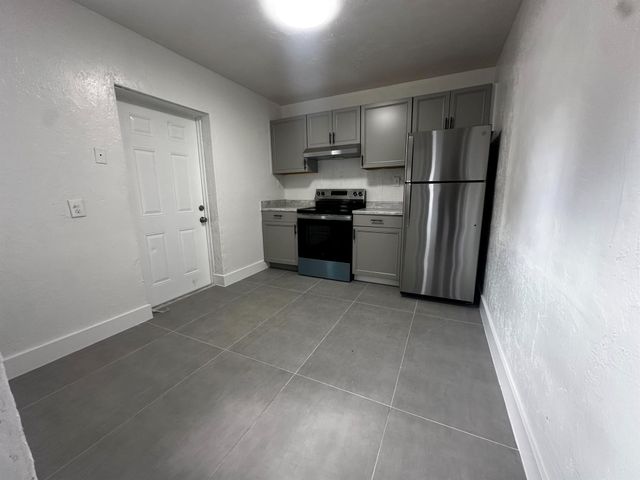 3874 7th Avenue N 3874, Palm Springs, FL 33461