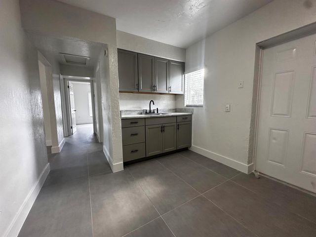 3874 7th Avenue N 3874, Palm Springs, FL 33461