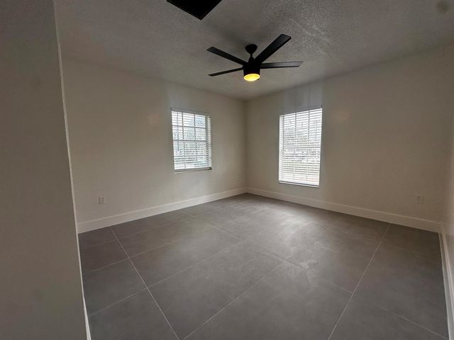 3874 7th Avenue N 3874, Palm Springs, FL 33461