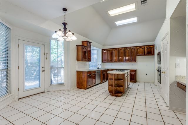 2021 Broadleaf Drive, Arlington, TX 76001