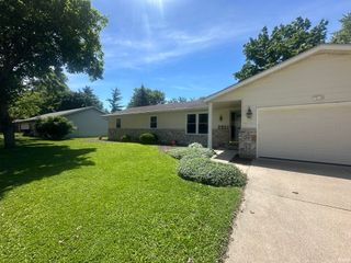 2301 W Village Drive, Muncie, IN 47304