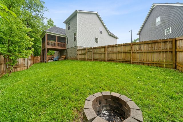 1148 Belvoir Ln, Clarksville, TN 37040