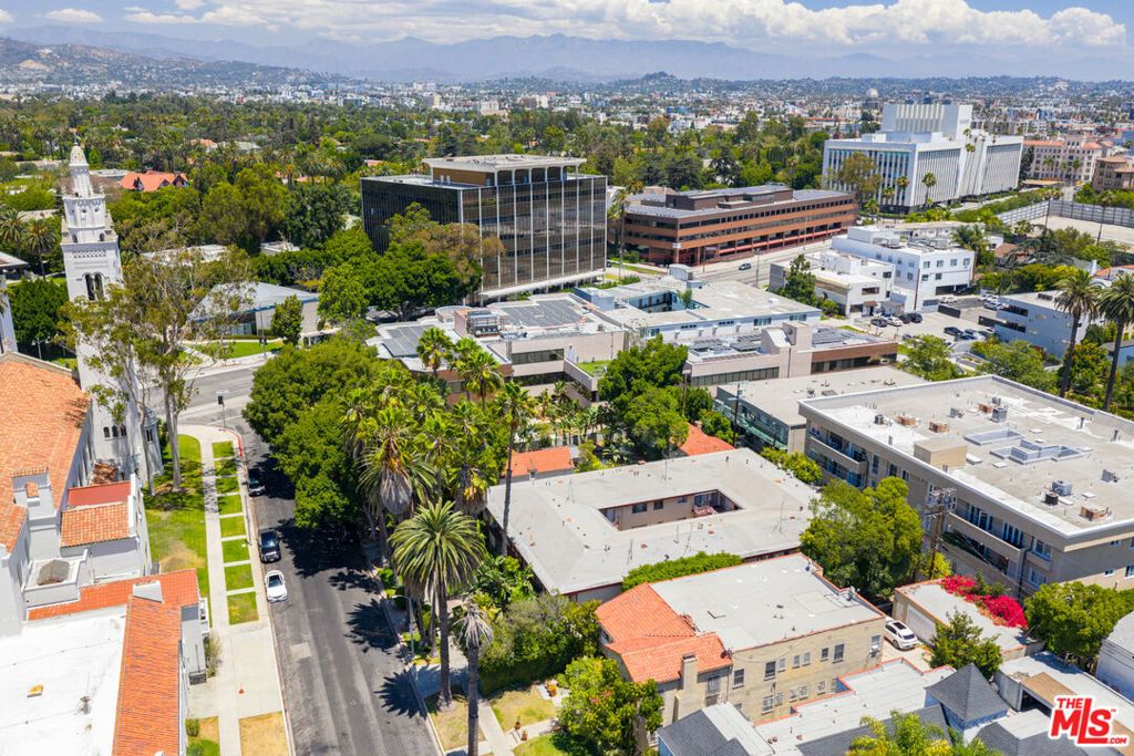 Image 32 of property listing at 720 S Plymouth Boulevard, Los Angeles, CA 90005