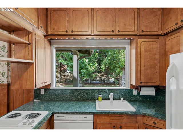 11874 HAZELGREEN Rd Ne, Silverton, OR 97381