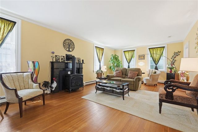520 East Avenue, Pawtucket, RI 02860