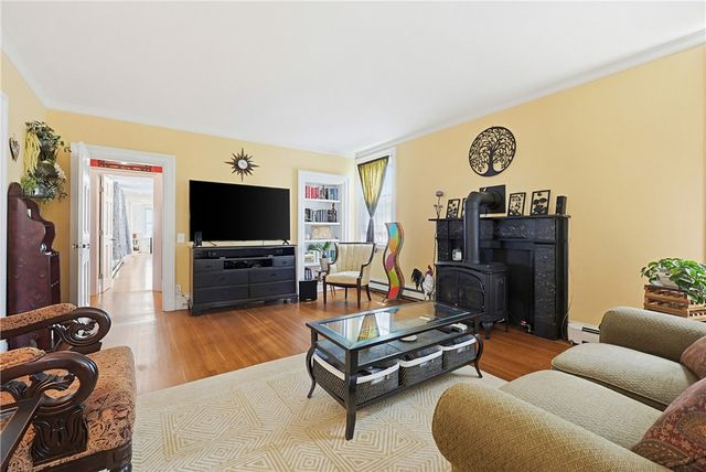 520 East Avenue, Pawtucket, RI 02860