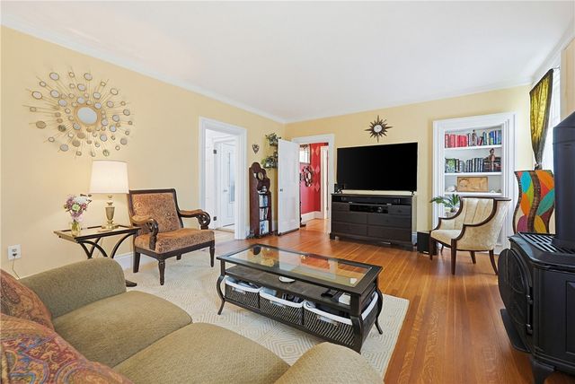520 East Avenue, Pawtucket, RI 02860
