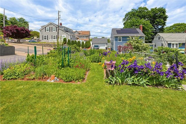 520 East Avenue, Pawtucket, RI 02860