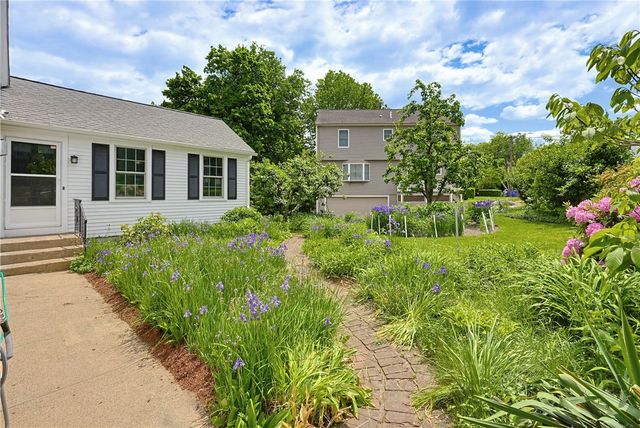 520 East Avenue, Pawtucket, RI 02860