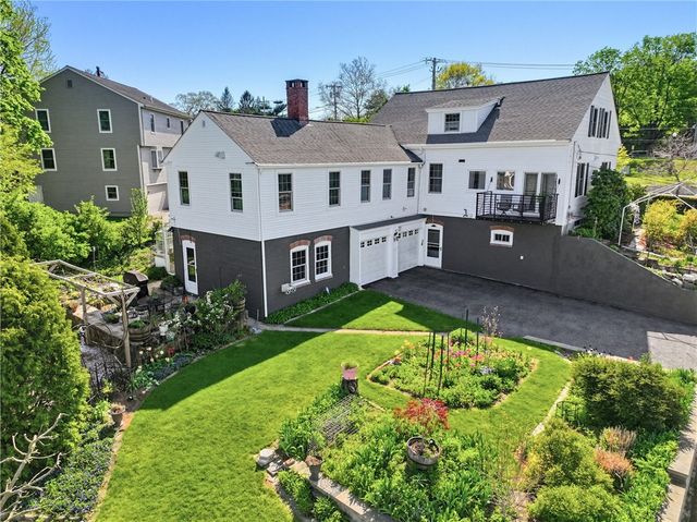 520 East Avenue, Pawtucket, RI 02860