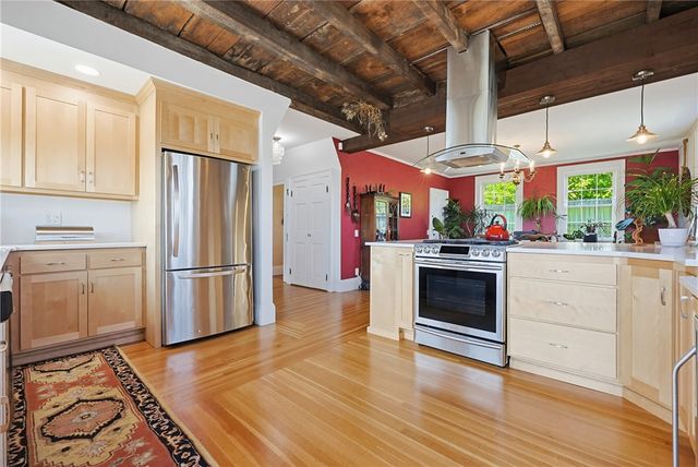 520 East Avenue, Pawtucket, RI 02860