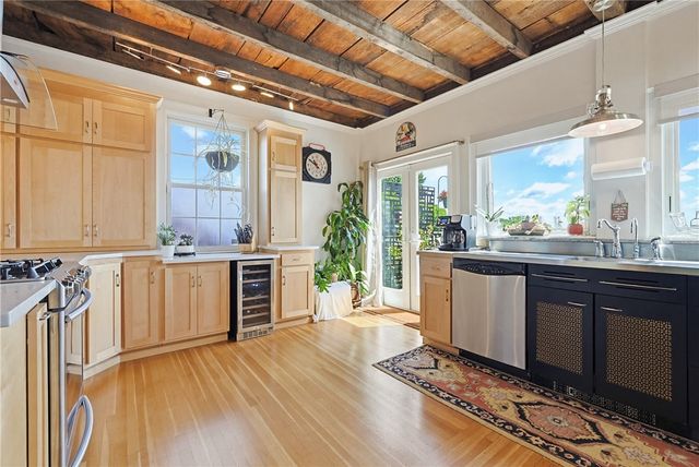 520 East Avenue, Pawtucket, RI 02860
