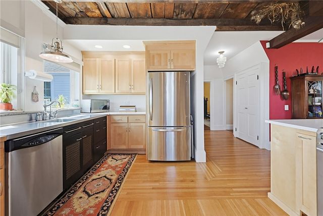 520 East Avenue, Pawtucket, RI 02860