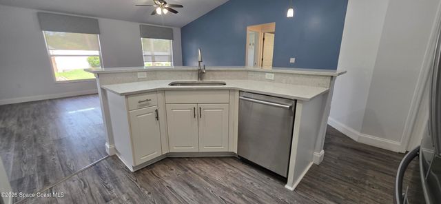 196 Nemo Circle NE, Melbourne, FL 32907