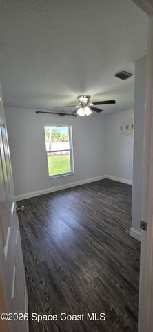 196 Nemo Circle NE, Melbourne, FL 32907