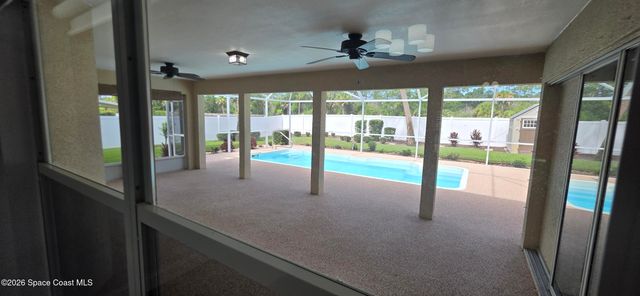 196 Nemo Circle NE, Melbourne, FL 32907