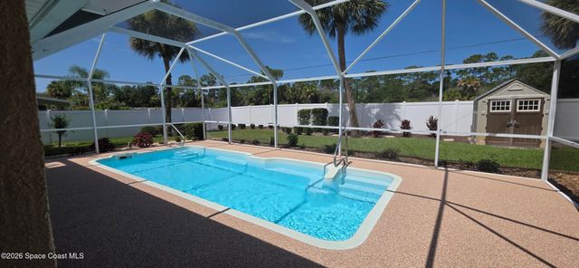 196 Nemo Circle NE, Melbourne, FL 32907