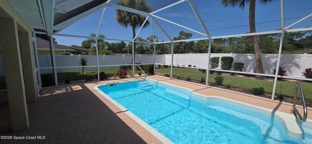 196 Nemo Circle NE, Melbourne, FL 32907