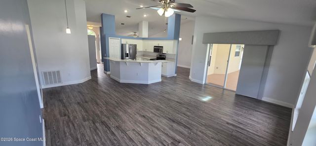 196 Nemo Circle NE, Melbourne, FL 32907