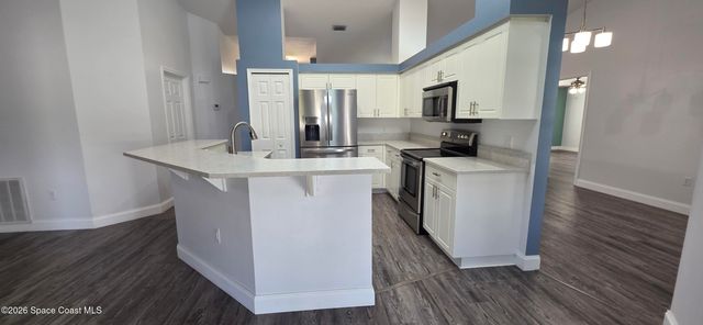 196 Nemo Circle NE, Melbourne, FL 32907