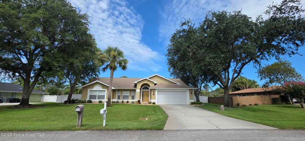 196 Nemo Circle NE, Melbourne, FL 32907