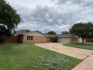 805 14th Street, Shallowater, TX 79363