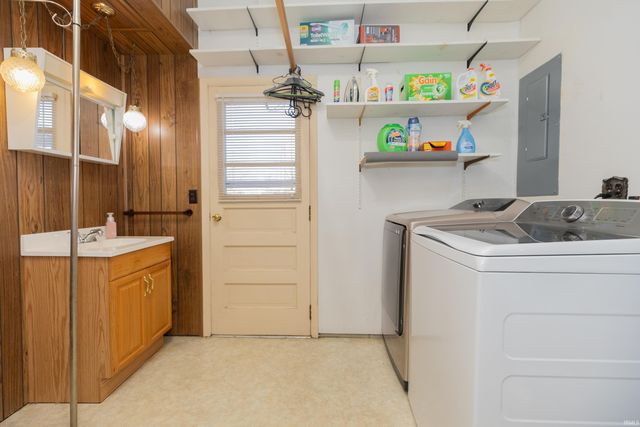 2413 W Mill Road, Evansville, IN 47720