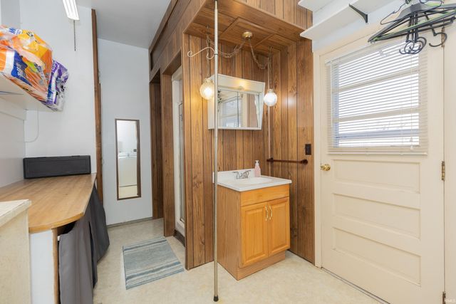 2413 W Mill Road, Evansville, IN 47720