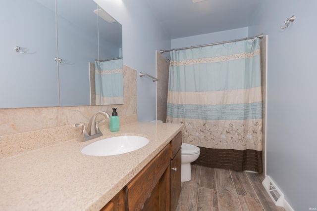 2413 W Mill Road, Evansville, IN 47720