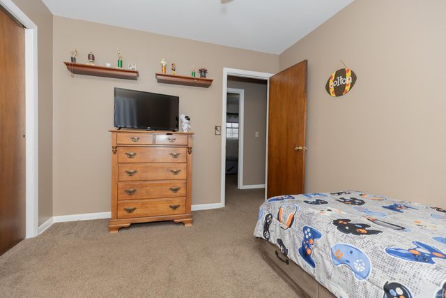 2413 W Mill Road, Evansville, IN 47720