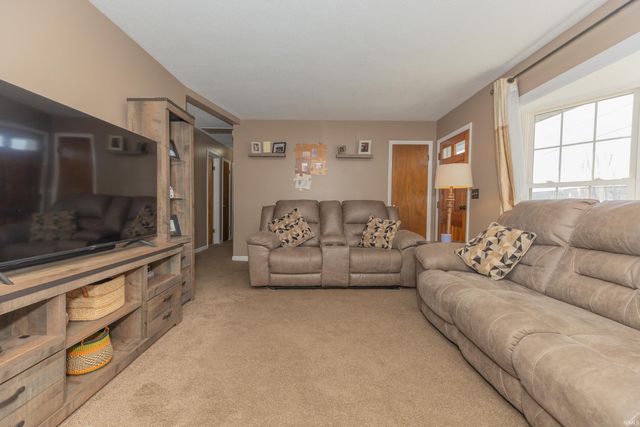 2413 W Mill Road, Evansville, IN 47720