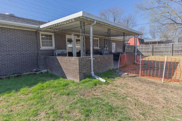 2413 W Mill Road, Evansville, IN 47720