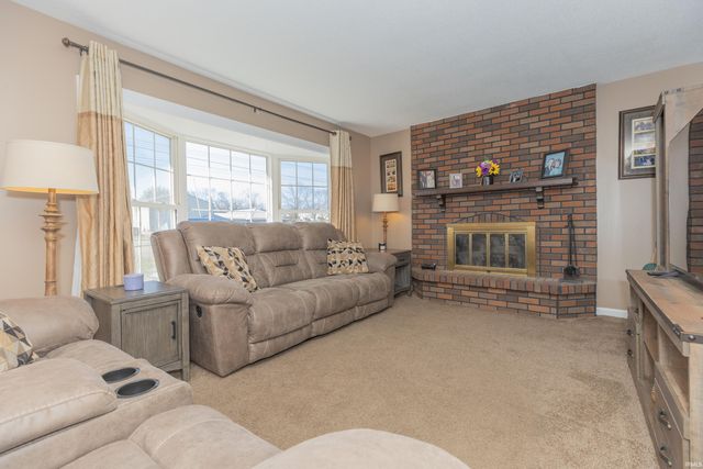 2413 W Mill Road, Evansville, IN 47720